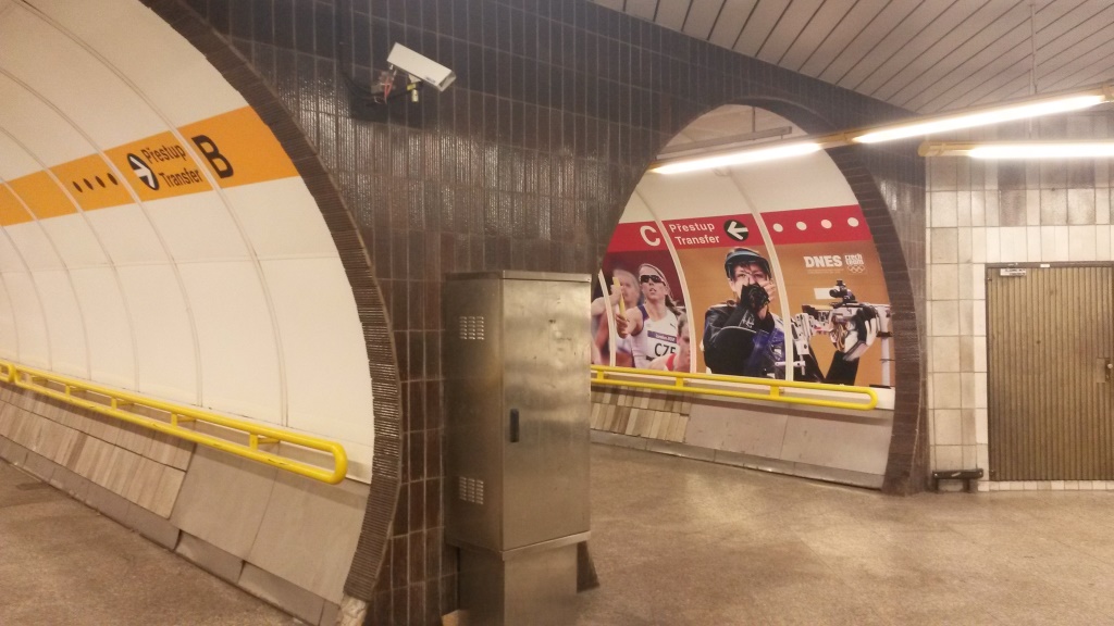 [Prague]Prague Matro's interchange stations has unidirectional passenger tunnels to avoid congestion and speed up passenger flow