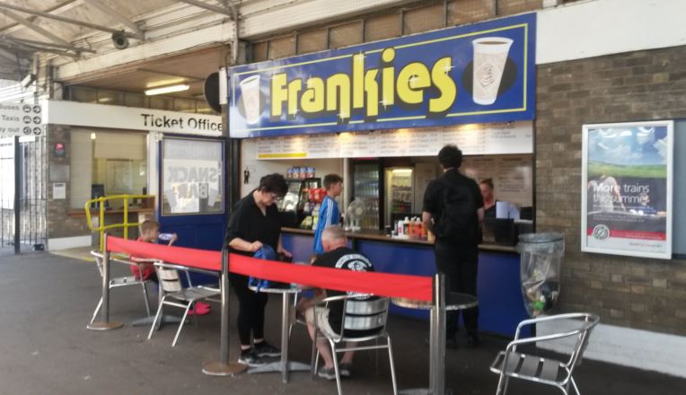 Great Yarmouth station has a reasonable refreshment kiosk selling a range of hot snacks, such as burgers, and hot and cold drinks