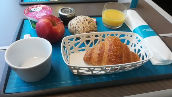 Eurostar passengers paying a little more (occasionally less!) to travel in Standard Premier class rather than Standard Class are giving a light meal. This photo shows the breakfast served when leaving London for Brussels and Amsterdam