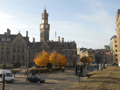 Bradford Town Hall by Row17, CC BY-SA 2.0 , via Wikimedia Commons