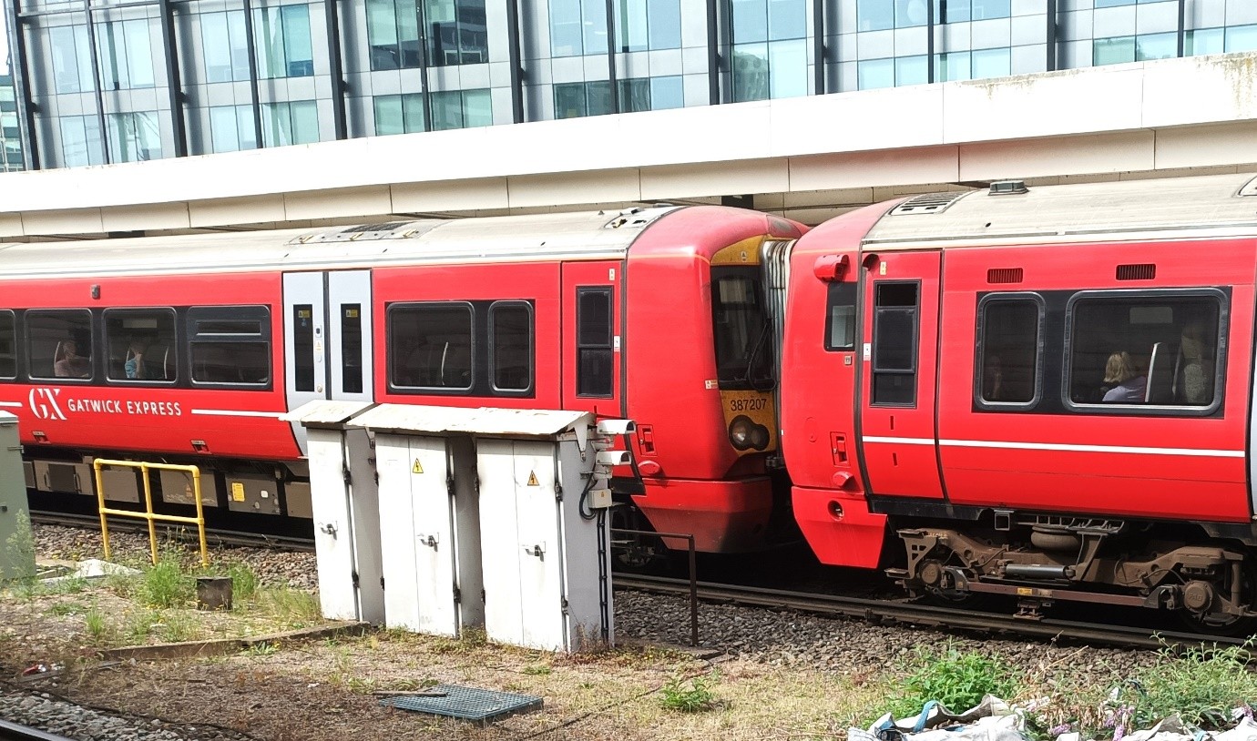 Eastbourne train at East Croydon formed of 2 GEX units August 2025. Photo by Charlie King for Railfuture